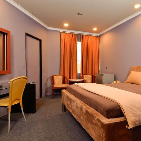 Hotel Peninsula Mangga Besar Jakarta Kültér fotó
