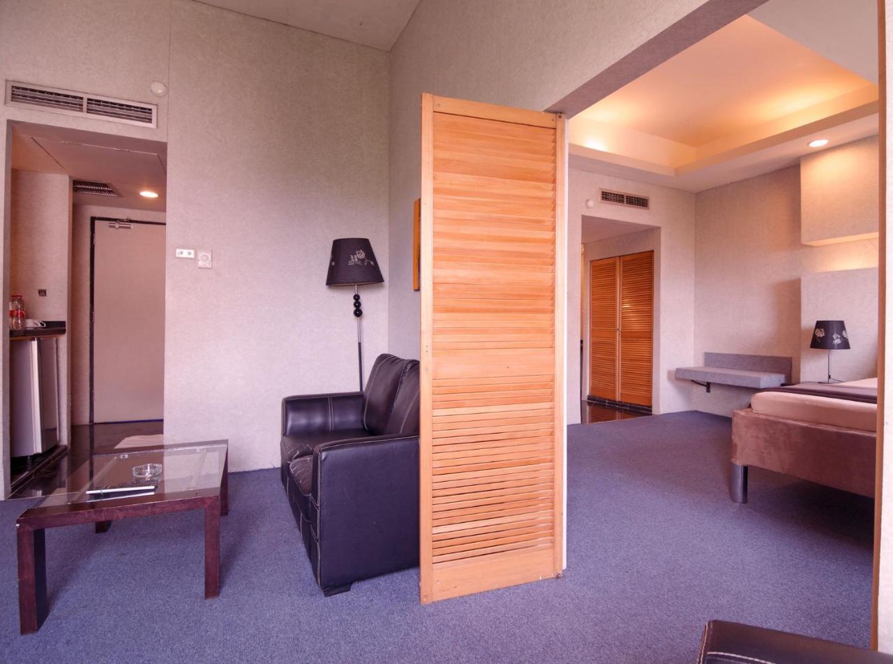 Hotel Peninsula Mangga Besar Jakarta Szoba fotó