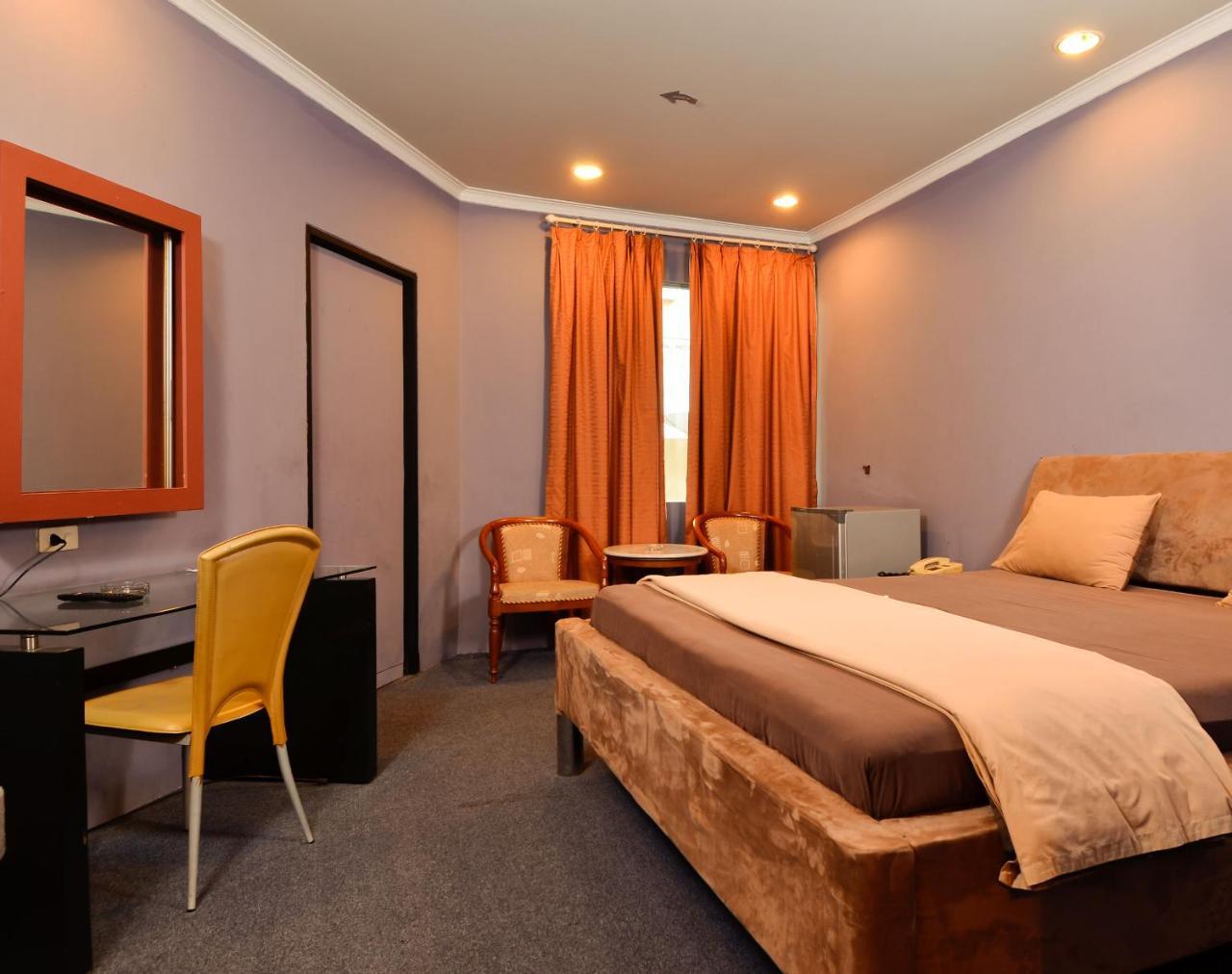 Hotel Peninsula Mangga Besar Jakarta Kültér fotó
